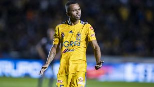 Carioca en un partido con Tigres