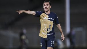 Vigón en acción con Pumas vs América