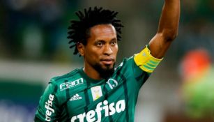 Ze Roberto en acción con Palmeiras