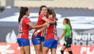 Jugadoras de Chivas Femenil celebran gol vs Juárez