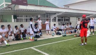 Los jugadores de Neza durante una charla