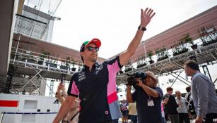 Checo Pérez durante un evento