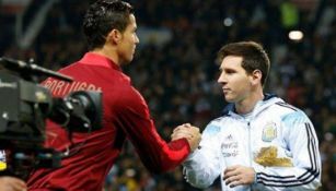 Cristiano Ronaldo y Messi durante un partido de sus selecciones