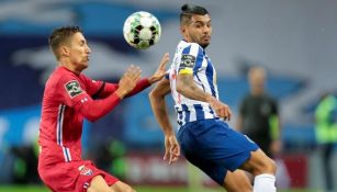 Jesús Corona en juego con Porto