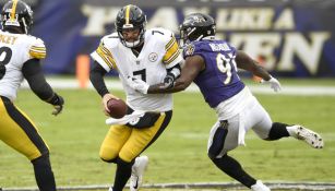 Roethlisberger en acción ante los Ravens