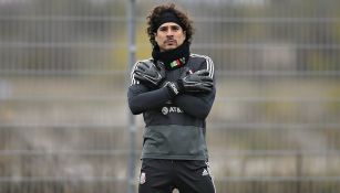 Guillermo Ochoa en entrenamiento