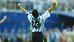 Maradona en un partido con Argentina