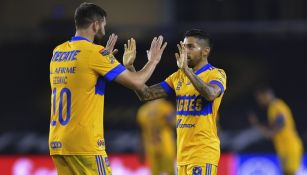 Gignac y Aquino celebran gol vs New York