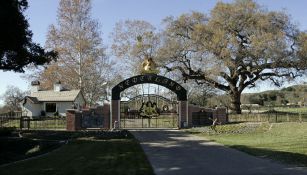 Entrada de Neverland, mansión de Michael Jackson