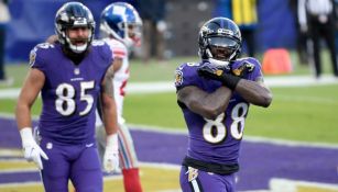 Dez Bryant celebrando la anotación conseguida con los Ravens