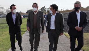 Mikel Arriola camina en cantera con Leopoldo Silva y Chucho Ramírez 