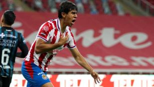 JJ Macías en festejo con Chivas