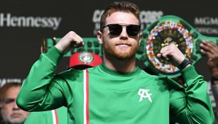 Canelo Álvarez en presentación 