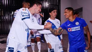 Yotún y Ormeño previo a un partido entre Puebla y Cruz Azul