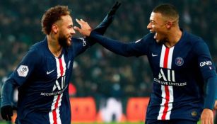 Neymar y Mbappé festejan un gol en Francia