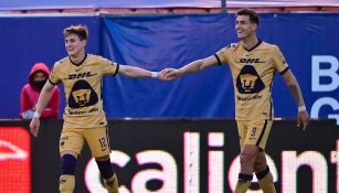 Waller y Dinenno celebrando gol vs San Luis