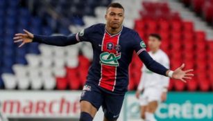 Mbappé en un duelo entre el PSG y Lille