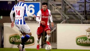 Lisandro Martínez en acción con el Ajax