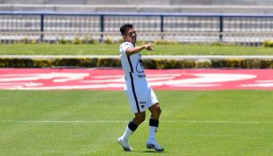 Sebastián Saucedo durante un partido con Pumas