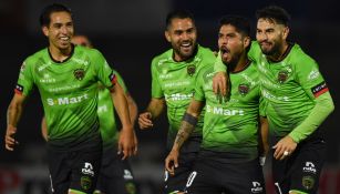 Jugadores de Bravos festejan el gol de Galván