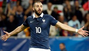 Karim Benzema festeja un gol con Francia 