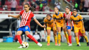 Carolina Jaramillo durante el penalti ante Tigres 