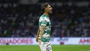 Diego Valdés en festejo de gol