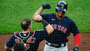 Jugadores de Medias Rojas en festejo ante Yanquis