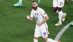 Karim Benzema festeja un tanto con Francia 