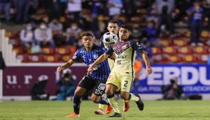 Luis Fuentes controla un balón en el partido ante Querétaro