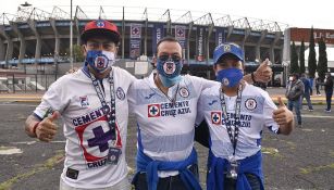 Aficionados de Cruz Azul previo a un partido
