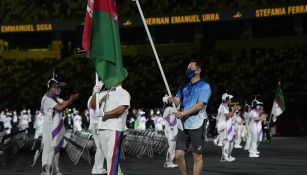 La bandera de Afganistán en el desfile de Paralímpicos 