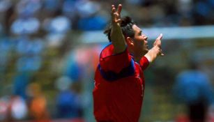 Rolando Fonseca festeja un gol con Costa Rica