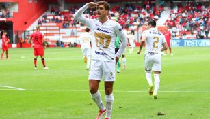 Juan Ignacio Dinenno festejando un gol contra Toluca