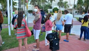 Turistas evacuados en Cancún