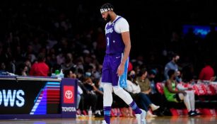 Anthony Davis en acción con Lakers