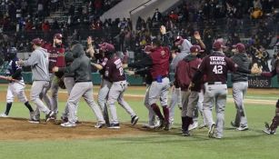 Tomateros de Culiacán festejando pase a la final de la LMP