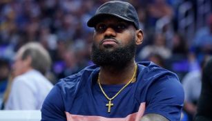 LeBron James sufre un esguince de tobillo