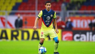 Luis Fuentes en acción con América