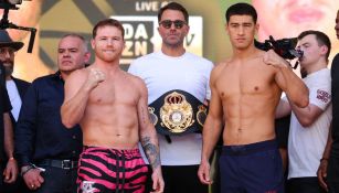 Canelo y Bivol durante la ceremonia de pesaje en Las Vegas