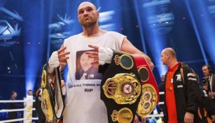 Tyson Fury celebrando en el cuadrilátero tras vencer a Wladimir Klitschko