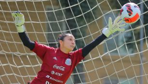 Itzel González en entrenamiento con la Selección Mexicana Femenil