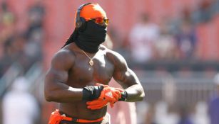 NFL: Jugador de los Cleveland Browns utilizó máscara por quemaduras en su rostro