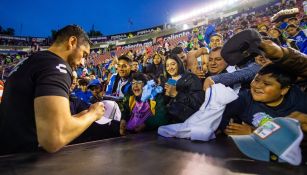 Aficionada de Cruz Azul rompe en llanto por el regreso de Jesús Corona al Estadio Ciudad de los Deportes