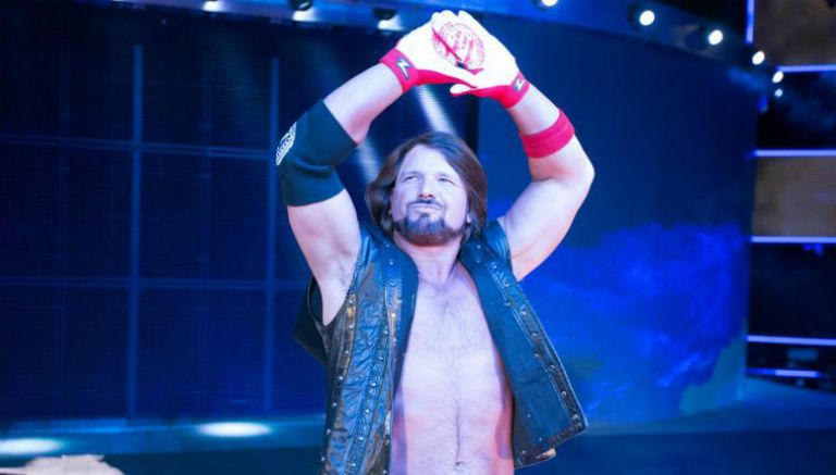 AJ Styles, durante su entrada al ring de la WWE