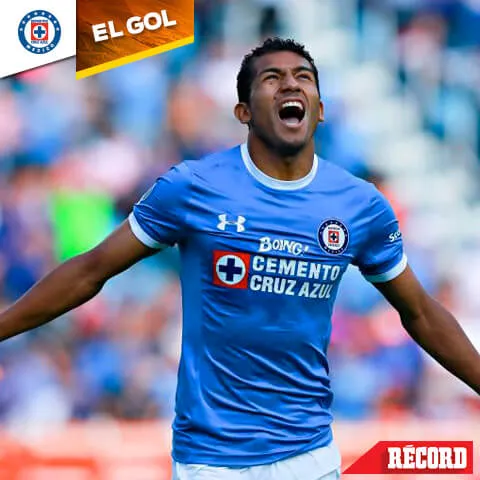 ERNESTO PÉREZ Joao Rojas celebra su primer gol del partido con Cruz Azul