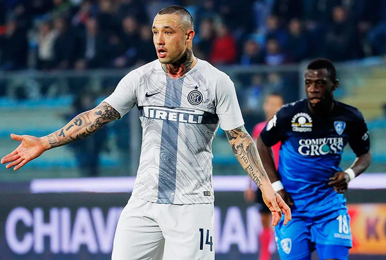 AP Radja se queja en un juego con el Inter