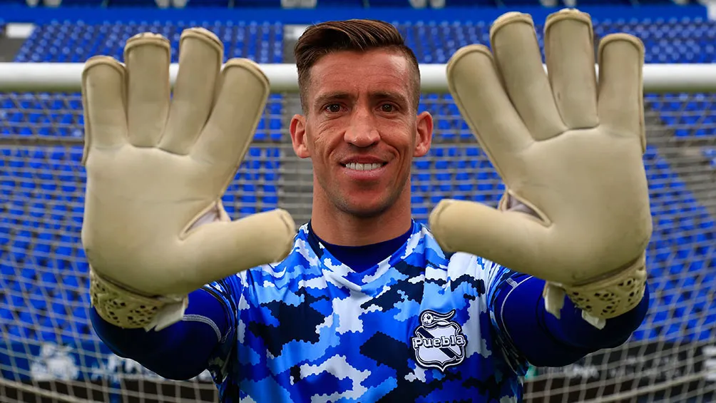 CARLOS RAMÍREZ Vikonis se ganó la confianza de Enrique Meza para cubrir el arco poblano