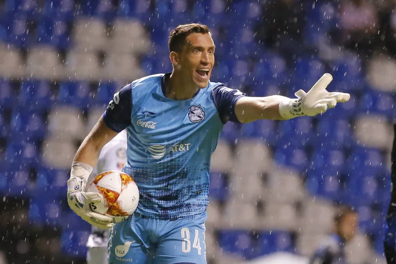 IMAGO7 Nicolás Vikonis lanza un grito en un juego del Puebla en el A2018