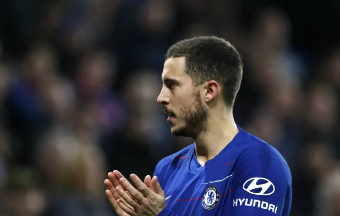 AP Hazard aplaude en un juego del Chelsea